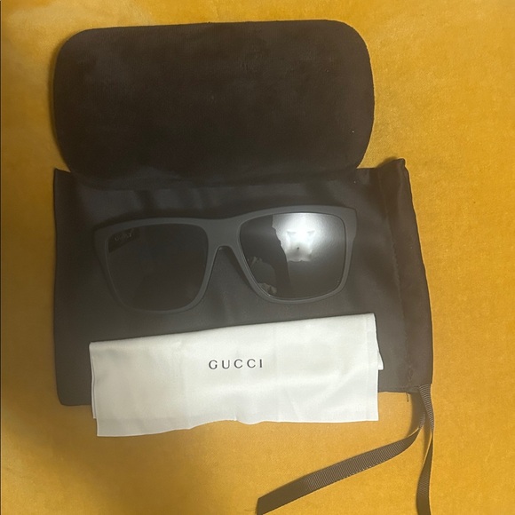 Gucci Matte Black Sunglasses with Case - Picture 1 of 1
